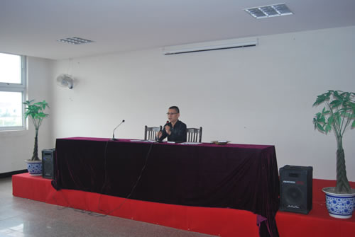 ���������L(zh��ng)�����ڵڶ������\(y��n)��(d��ng)��(hu��)��(hu��)ǰ��(d��ng)�T���(hu��)���vԒ