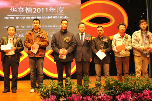 �����y�T���F(tu��n)�����L(zh��ng)���ͽ����Aͤ�(zh��n)�hί����ӛ���(zh��n)�L(zh��ng)�f(w��n)ƽ�����C��(ji��ng)